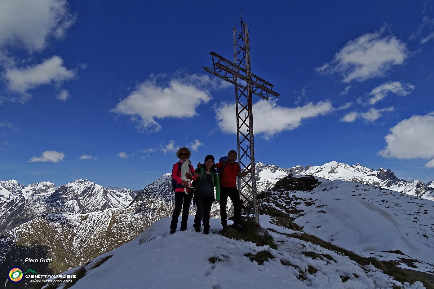 39 Alla croce dell'anticima (2205 m).JPG -                                